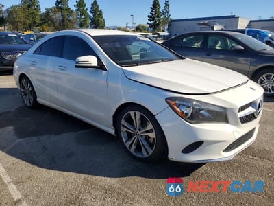 Czwarte zdjęcie samochodu z boku: 2019 MERCEDES-BENZ CLA 250 VIN:WDDSJ4EB0KN725102 - miniatura