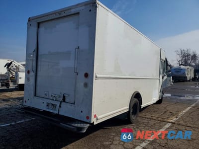 Trzecie zdjęcie samochodu z tyłu: 2021 FORD F59 DELIVERY TRUCK VIN:1F65F5KN5M0A06735 - miniatura