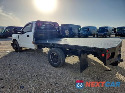 Drugie zdjęcie samochodu z przodu: 2022 FORD F350 SUPER DUTY FLATBED TRUCK VIN:1FDRF3G60NEE17240 - miniatura