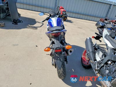 Czwarte zdjęcie samochodu z boku: 2015 YAMAHA YZFR3 VIN:MH3RH06Y6FK002380 - miniatura