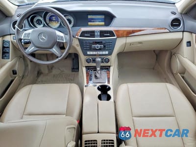 Zdjęcie 8 z 11 samochodu: 2012 MERCEDES-BENZ C 300 4MATIC VIN:WDDGF8BB8CF916586 - miniatura