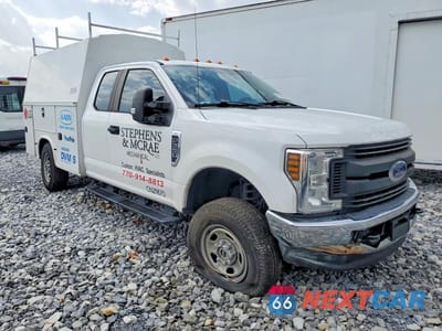 Czwarte zdjęcie samochodu z boku: 2018 FORD F350 SUPER DUTY UTILITY / SERVICE TRUCK VIN:1FD8X3F63JEC95302 - miniatura