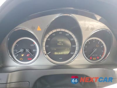 Zdjęcie 9 z 11 samochodu: 2010 MERCEDES-BENZ C 350 VIN:WDDGF5GB4AR109615 - miniatura