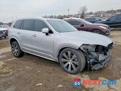 Czwarte zdjęcie samochodu z boku: 2023 VOLVO XC90 PLUS VIN:YV4H600N0P1969957 - miniatura