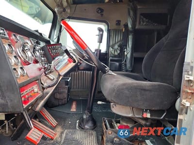 Piąte zdjęcie samochodu w środku: 2000 KENWORTH W900 SEMI TRUCK VIN:1XKWDB9X5YR838207 - miniatura