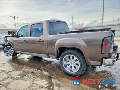 Drugie zdjęcie samochodu z przodu: 2007 GMC NEW SIERRA K1500 VIN:2GTEK133871704571 - miniatura