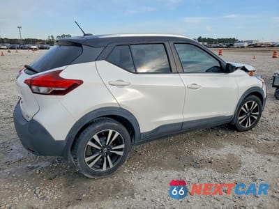 Trzecie zdjęcie samochodu z tyłu: 2019 NISSAN KICKS SV VIN:3N1CP5CUXKL517397 - miniatura