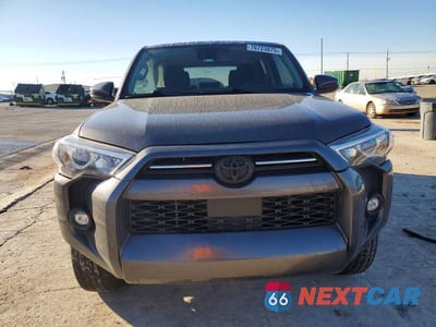 Piąte zdjęcie samochodu w środku: 2021 TOYOTA 4RUNNER SR5/SR5 PREMIUM VIN:JTEMU5JR8M5909401 - miniatura