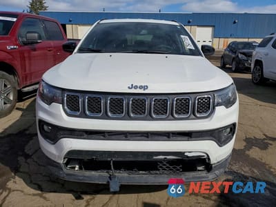 Piąte zdjęcie samochodu w środku: 2024 JEEP COMPASS LATITUDE LUX VIN:3C4NJDFN1RT577729 - miniatura