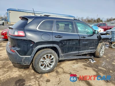 Trzecie zdjęcie samochodu z tyłu: 2021 JEEP CHEROKEE LATITUDE LUX VIN:1C4PJMMX1MD102223 - miniatura