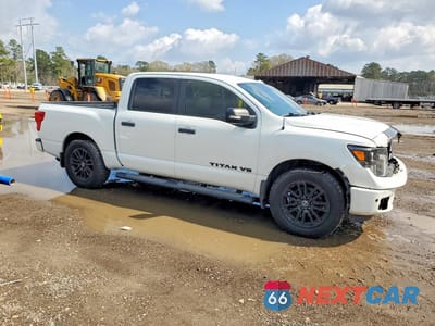 Czwarte zdjęcie samochodu z boku: 2019 NISSAN TITAN PLATINUM RESERVE VIN:1N6AA1E66KN532571 - miniatura