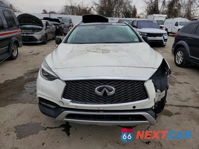 Piąte zdjęcie samochodu w środku: 2018 INFINITI QX30 BASE VIN:SJKCH5CR8JA049579 - miniatura