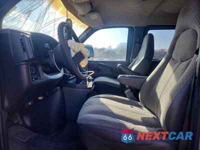 Zdjęcie 7 z 13 samochodu: 2004 GMC SAVANA G1500 VIN:1GKFH15T941108794 - miniatura