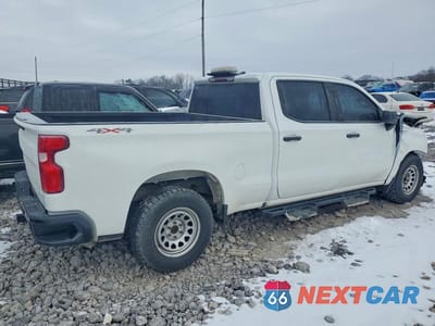 Trzecie zdjęcie samochodu z tyłu: 2020 CHEVROLET SILVERADO K1500 VIN:1GCUYAEF3LZ252922 - miniatura