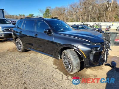 Czwarte zdjęcie samochodu z boku: 2026 BMW X7 M60I VIN:5UX33EM04T9023775 - miniatura