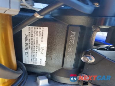 Zdjęcie 9 z 10 samochodu: 2014 YAMAHA YZFR1 VIN:JYARN23E5EA018017 - miniatura