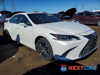 Czwarte zdjęcie samochodu z boku: 2025 LEXUS ES 350 VIN:58ADZ1B15SU191515 - miniatura