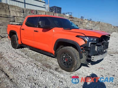 Czwarte zdjęcie samochodu z boku: 2022 TOYOTA TUNDRA CREWMAX LIMITED VIN:5TFPC5DB4NX013203 - miniatura