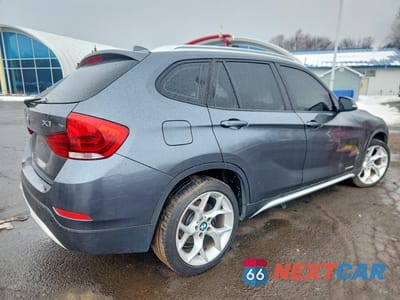 Trzecie zdjęcie samochodu z tyłu: 2015 BMW X1 XDRIVE28I VIN:WBAVL1C51FVY34684 - miniatura