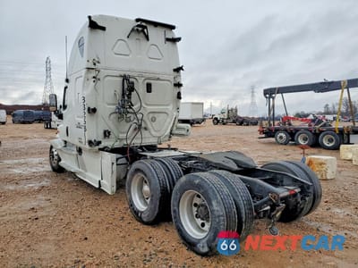 Trzecie zdjęcie samochodu z tyłu: 2013 FREIGHTLINER CASCADIA SEMI TRUCK VIN:1FUJGLDR3DSBV3147 - miniatura
