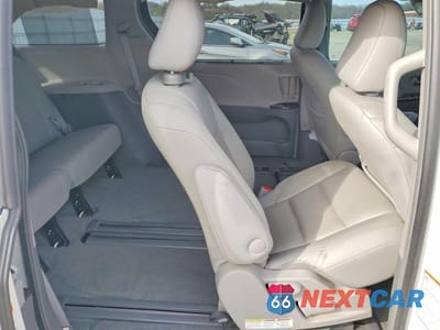 Zdjęcie 11 z 14 samochodu: 2016 TOYOTA SIENNA XLE 8-PASSENGER VIN:5TDYK3DC8GS696665 - miniatura