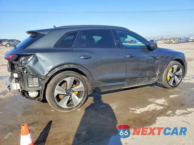 Trzecie zdjęcie samochodu z tyłu: 2022 AUDI E-TRON PREMIUM PLUS VIN:WA1LABGE6NB010884 - miniatura