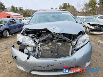 Piąte zdjęcie samochodu w środku: 2011 TOYOTA SIENNA XLE 8-PASSENGER VIN:5TDYK3DC5BS072542 - miniatura