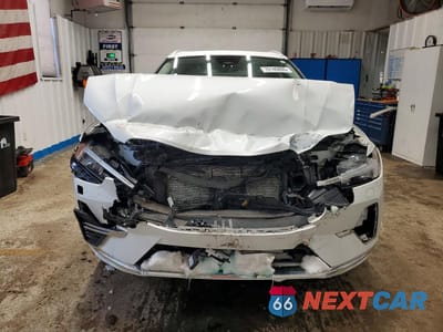Piąte zdjęcie samochodu w środku: 2022 VOLVO XC60 T8 RECHARGE INSCRIPTION EXPRESS VIN:YV4H60DZ5N1050272 - miniatura