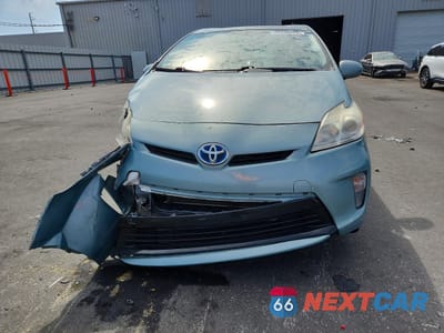 Piąte zdjęcie samochodu w środku: 2013 TOYOTA PRIUS FOUR VIN:JTDKN3DU2D5666083 - miniatura