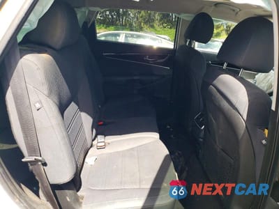 Zdjęcie 11 z 14 samochodu: 2019 KIA SORENTO VIN:5XYPG4A57KG490414 - miniatura