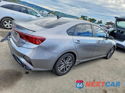 Trzecie zdjęcie samochodu z tyłu: 2023 KIA FORTE GT LINE VIN:3KPF54ADXPE550490 - miniatura