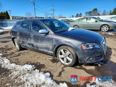 Czwarte zdjęcie samochodu z boku: 2013 AUDI A3 PREMIUM PLUS VIN:WAUKEAFM2DA031533 - miniatura