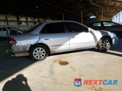 Trzecie zdjęcie samochodu z tyłu: 2002 HONDA ACCORD EX VIN:1HGCG66852A132338 - miniatura