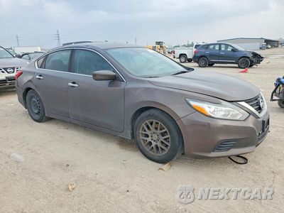 Czwarte zdjęcie samochodu z boku: 2017 NISSAN ALTIMA 2.5 VIN:1N4AL3AP1HN317220 - miniatura