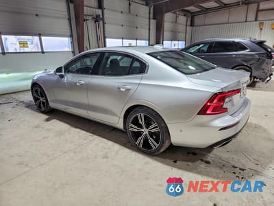 Drugie zdjęcie samochodu z przodu: 2022 VOLVO S60 B5 INSCRIPTION VIN:7JRL12TL4NG162421 - miniatura