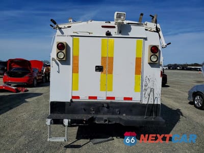 Zdjęcie 6 z 12 samochodu: 2015 CHEVROLET SILVERADO 2500 UTILITY / SERVICE TR VIN:1GC0CUEG2FZ545223 - miniatura