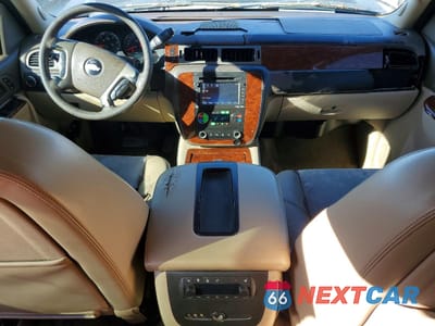 Zdjęcie 8 z 13 samochodu: 2013 CHEVROLET SUBURBAN K1500 LTZ VIN:1GNSKKE71DR255222 - miniatura