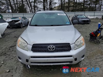 Piąte zdjęcie samochodu w środku: 2007 TOYOTA RAV4 BASE VIN:JTMBD33V175114592 - miniatura