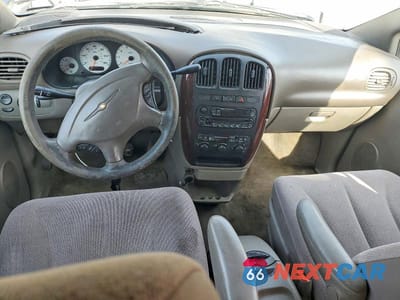 Zdjęcie 8 z 12 samochodu: 2003 CHRYSLER TOWN & COUNTRY VIN:2C8GP24RX3R338271 - miniatura