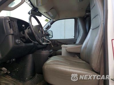 Zdjęcie 7 z 13 samochodu: 2020 CHEVY EXPRESS VIN:1GCWGAFG5L1264992 - miniatura
