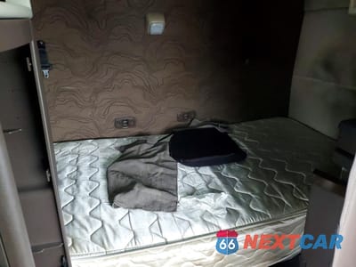 Zdjęcie 6 z 10 samochodu: 2016 VOLVO VN VNL VIN:4V4NC9EJ8GN946660 - miniatura