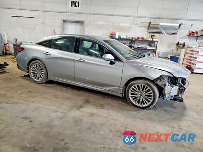 Czwarte zdjęcie samochodu z boku: 2020 TOYOTA AVALON LIMITED VIN:4T1DZ1FB8LU042138 - miniatura