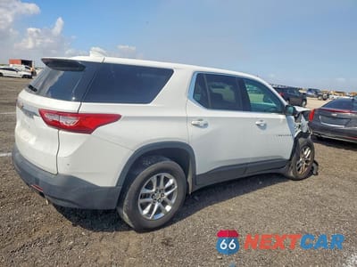 Trzecie zdjęcie samochodu z tyłu: 2018 CHEVROLET TRAVERSE LS VIN:1GNERFKW4JJ107636 - miniatura