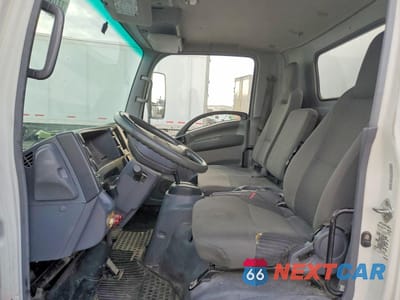 Zdjęcie 7 z 13 samochodu: 2010 ISUZU NPR BOX TRUCK VIN:JALC4W167A7001483 - miniatura