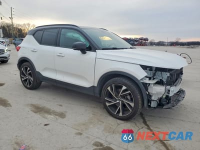 Czwarte zdjęcie samochodu z boku: 2022 VOLVO XC40 T5 R-DESIGN VIN:YV4162UMXN2791495 - miniatura