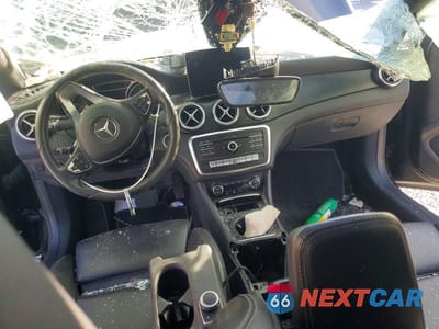 Zdjęcie 8 z 13 samochodu: 2018 MERCEDES BENZ CLA 250 4MATIC VIN:WDDSJ4GB8JN614342 - miniatura