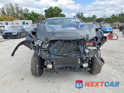 Piąte zdjęcie samochodu w środku: 2019 TOYOTA TACOMA SR5 V6 VIN:3TMAZ5CN7KM083408 - miniatura