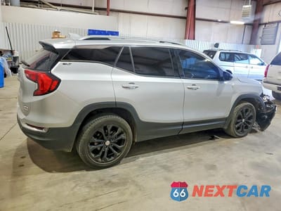 Trzecie zdjęcie samochodu z tyłu: 2021 GMC TERRAIN SLT VIN:3GKALVEVXML316385 - miniatura