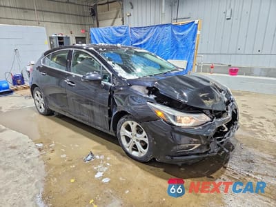 Czwarte zdjęcie samochodu z boku: 2018 CHEVROLET CRUZE PREMIER VIN:3G1BF6SM5JS602924 - miniatura