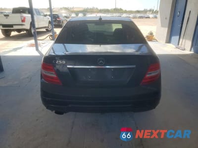Zdjęcie 6 z 11 samochodu: 2013 MERCEDES-BENZ C 250 VIN:WDDGF4HB8DR247235 - miniatura